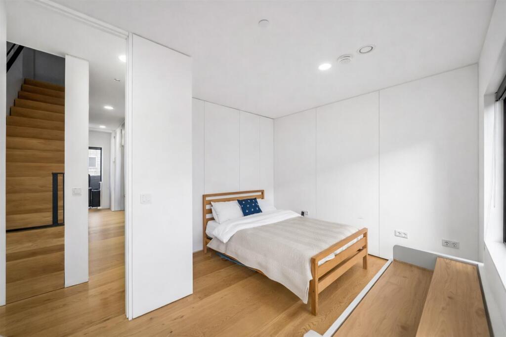 5 bedroom townhouse for sale in Senior Lane, Salford, M3